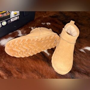 Bearpaw Iced Coffee Boots